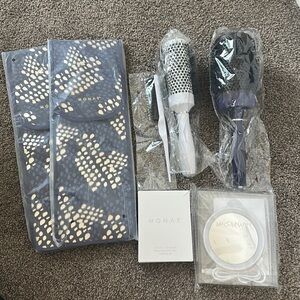 Monat hair accessories